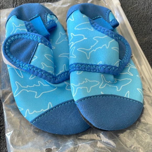 🩷 3/$18 NEW Shark Print Kids Water Shoes - Picture 1 of 4